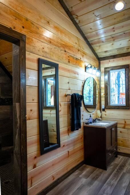 Holiday home The Big Tex Luxury Is Epic Broken Bow