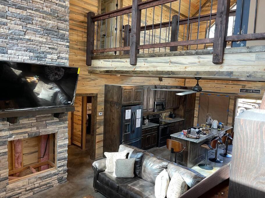 The Big Tex Luxury Is Epic Holiday home Broken Bow