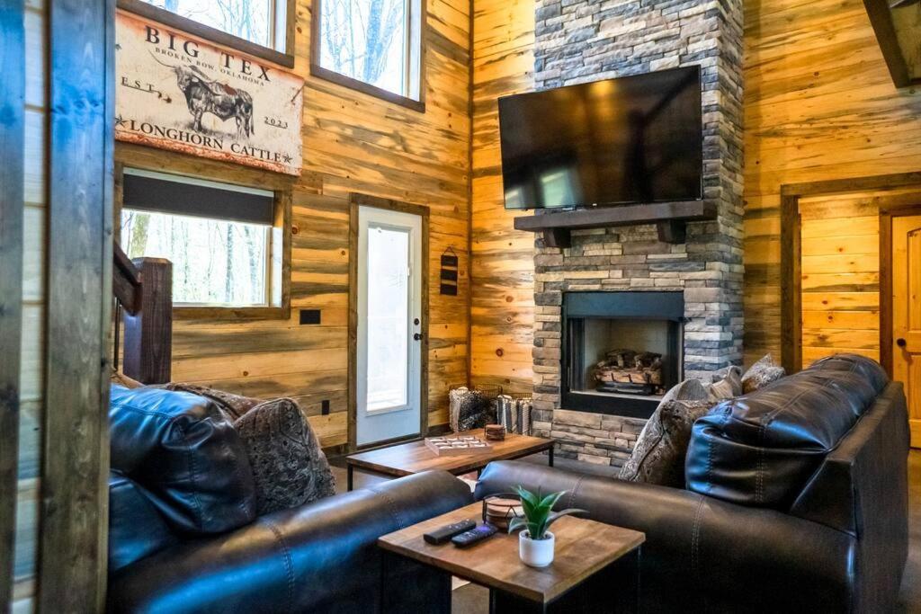 The Big Tex Luxury Is Epic Holiday home Broken Bow