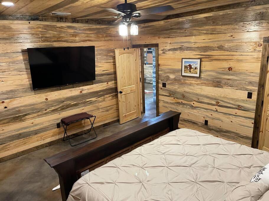 Holiday home The Big Tex Luxury Is Epic Broken Bow
