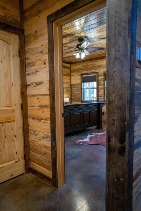 Holiday home The Big Tex Luxury Is Epic Broken Bow